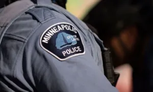 Protes Massal di Amerika, Petugas Imigrasi