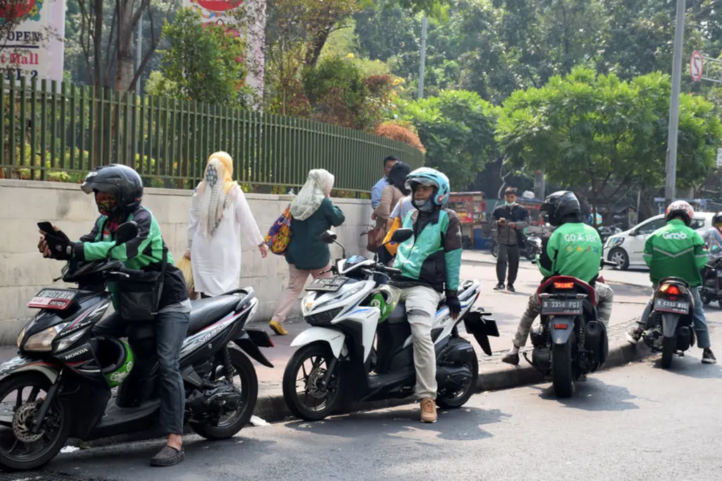 Perkembangan Terkini di Sektor Transportasi Online: Perspektif dari Pemimpin GOTO, Grab dan BHR