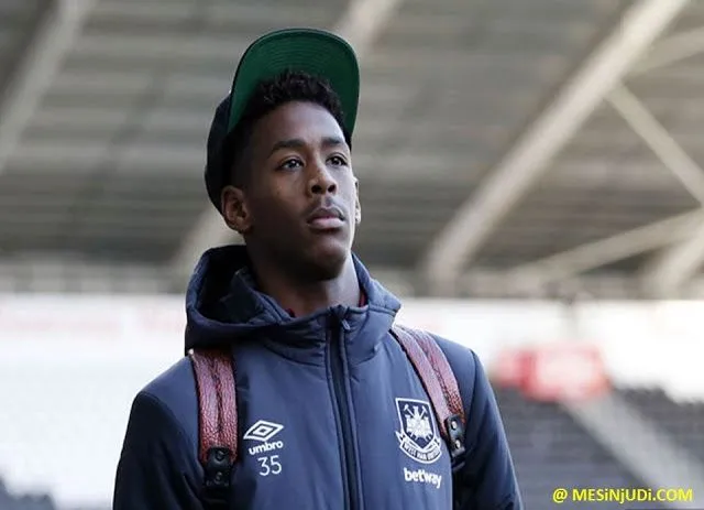 Raphinha, Bruno Fernandes , Manchester United ,Barcelona