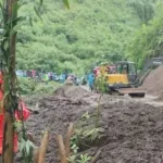 Gunung Bromo Tertutup , Longsoran Material