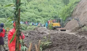 Gunung Bromo Tertutup , Longsoran Material