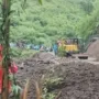 Gunung Bromo Tertutup , Longsoran Material
