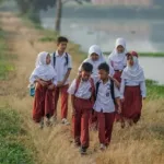 ANAK SEKOLAH Gubernur Jatim, Sekolah Rakyat, Percepatan Pembangunan Sekolah Rakyat, sepatu lokal ,Surabaya DPRD Surabaya , Zonasi, SPMB 2026,Ais Shafiyah Asfar