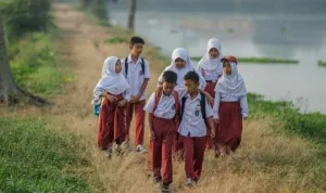 Gubernur Jatim, Sekolah Rakyat, Percepatan Pembangunan Sekolah Rakyat, sepatu lokal ,Surabaya DPRD Surabaya , Zonasi, SPMB 2026,Ais Shafiyah Asfar