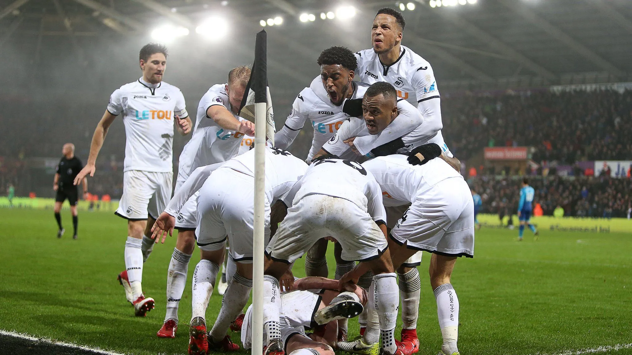 Pesta Sepak Bola di Stadion: Kemenangan Swansea City atas Blackburn Rovers