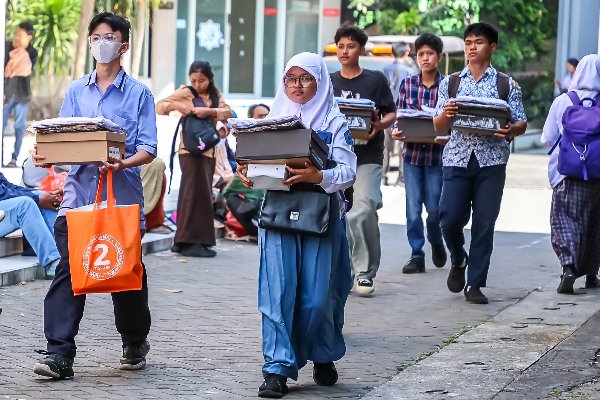 Dok. ‘Beasiswa Pemuda Warga Kota Surabaya’ (6) Pemuda Protes ke DPRD Surabaya, Karena Penundaan Audiensi Beasiswa Pemuda Tangguh