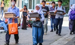 Pemuda Protes ke DPRD Surabaya, Karena Penundaan Audiensi Beasiswa Pemuda Tangguh