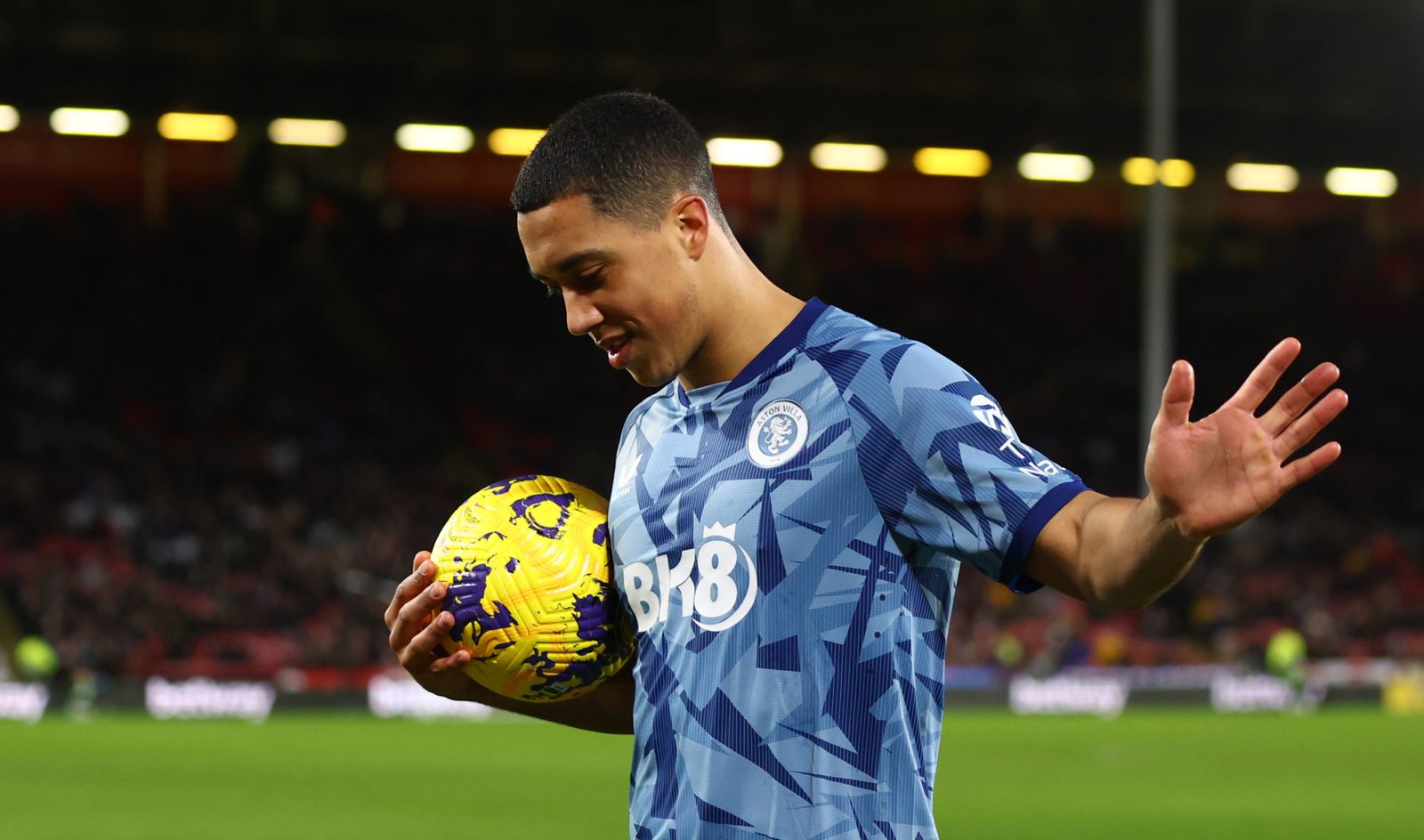 Komentar Emery tentang Insiden di Pinggir Lapangan, Usai Dorong Youri Tielemans 1 Youri Tielemans