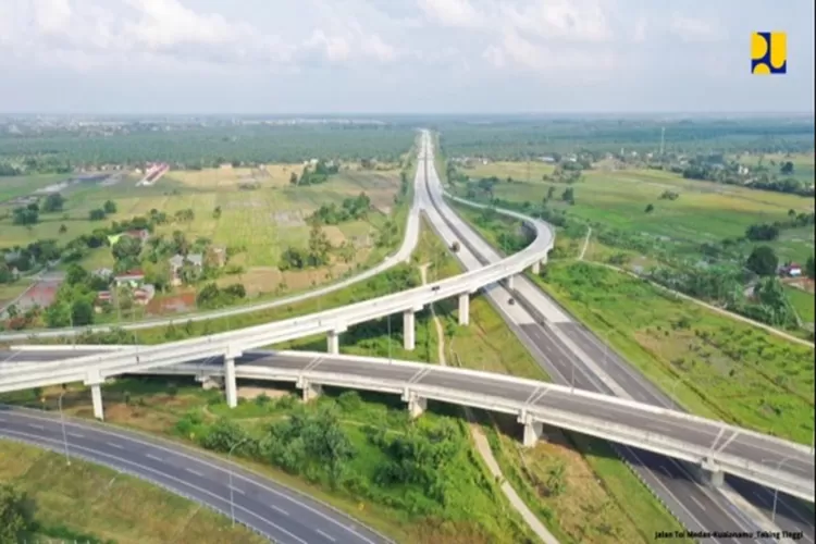 Seskab Teddy Terima Wagub Emil Dardak, Pembangunan Infrastruktur Jawa Timur Jadi Fokus Utama Konsultasi Nasional