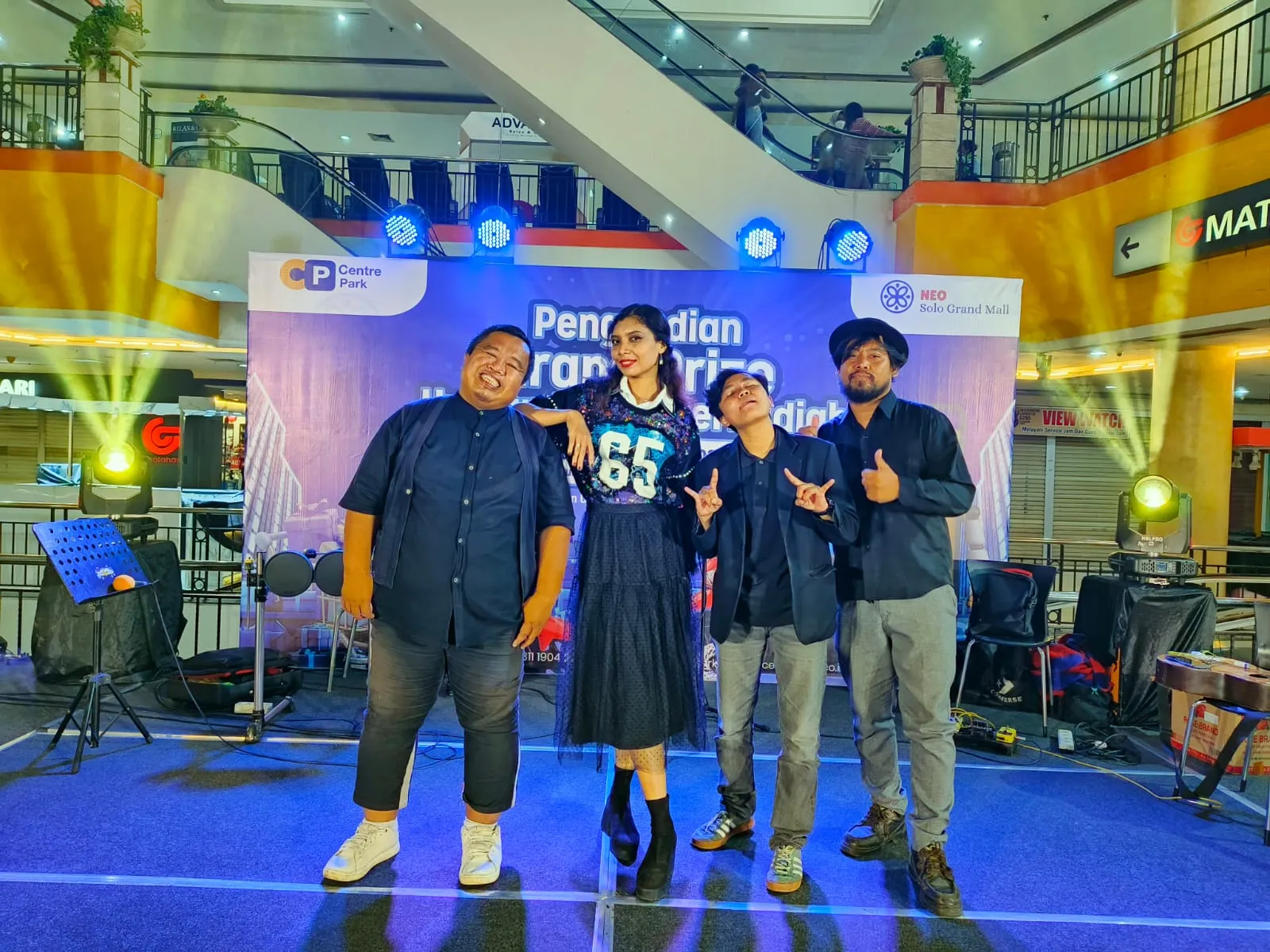 Gegap Gempita di NEO Solo Grand Mall! Motor & Sepeda Listrik Meluncur di Undian Parkir Berhadiah 1 Gegap Gempita di NEO Solo Grand Mall! Motor & Sepeda Listrik Meluncur di Undian Parkir Berhadiah