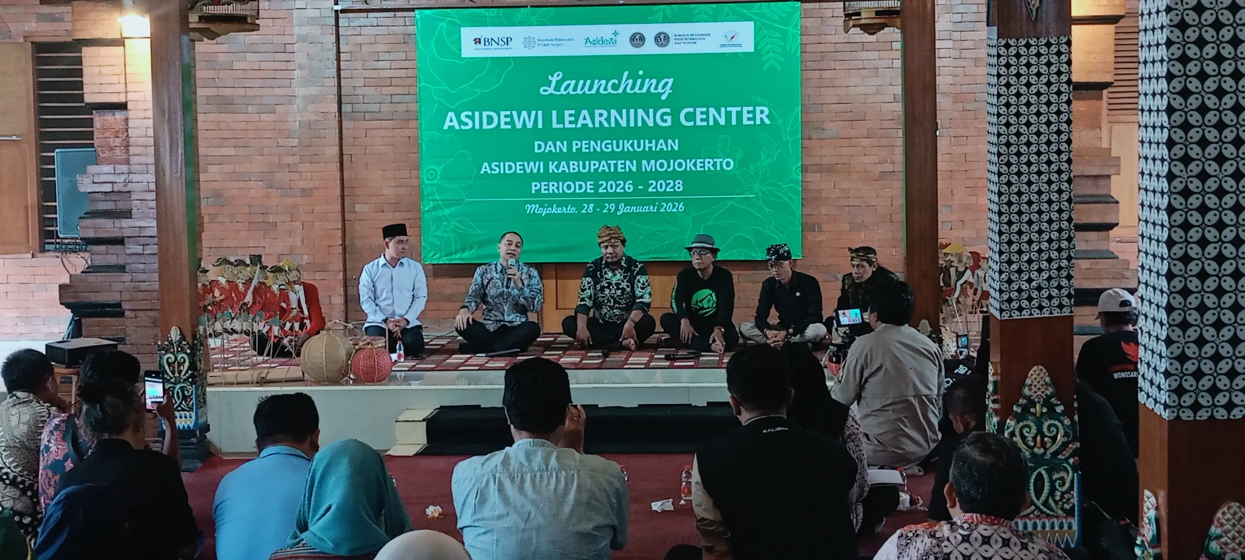 Eri Cahyadi walikota Surabaya menghadiri acara launching asidewi di BimaSakti farm pacet