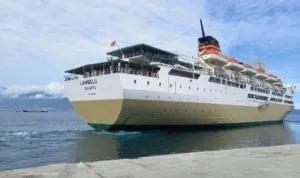 Kapal Pelni KM Lambelu