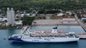 Kapal Pelni di Bontang Februari