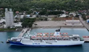 Kapal Pelni di Bontang Februari