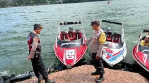 Telaga Sarangan, Wisatawan, Longsor