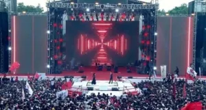 Konser Siga Raha Meriah, Rony Parulian Pikat Antusias Muda-Mudi Maluku Utara