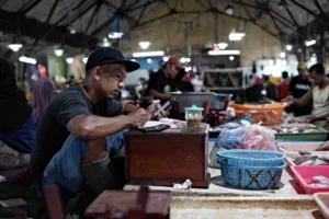 Dampak Cuaca Ekstrem terhadap Pedagang Ikan di Pasar Pabean Surabaya