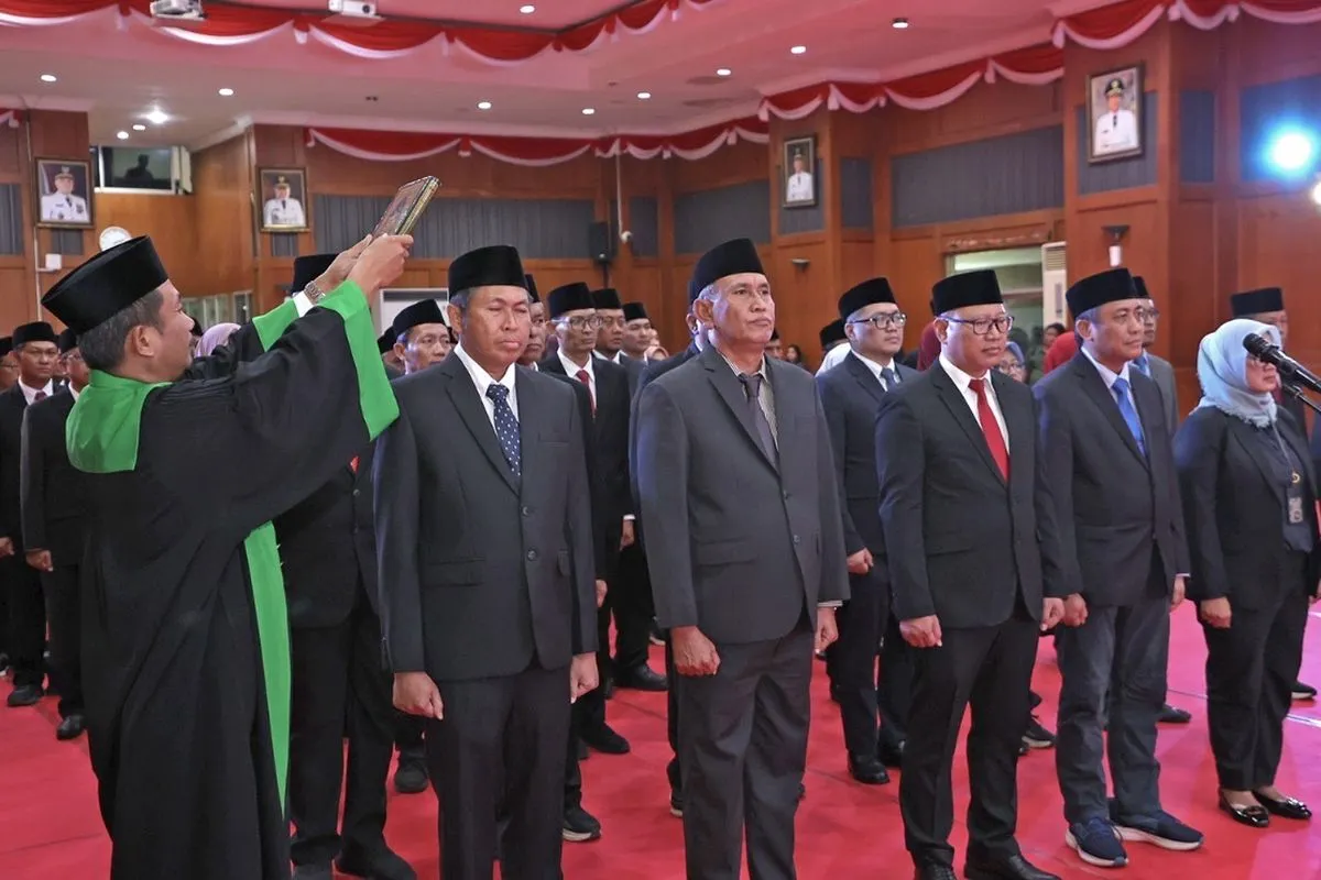 Rotasi Jabatan di Pemkot Surabaya: 7 Kepala Dinas Baru Dilantik Wali Kota Eri Cahyadi 1 Rotasi Jabatan di Pemkot Surabaya