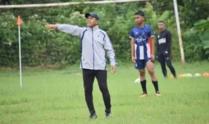 Pelatih Sepak Bola Nasional Jafri Sastra Praktik Modul 3 Lisensi A Pro di Baso FC Agam