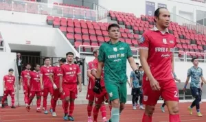 Pemain Persis Solo Rian Miziar Paling depan