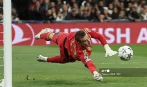 Penjaga gawang Real Madrid Andriy Lunin