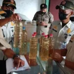 Petugas-Satpol-PP-Kota-Malang-menyita-puluham-botol-minuman-keras-tak-berizin.jpg Petugas Satpol PP Kota Malang menyita puluham botol minuman keras tak berizin