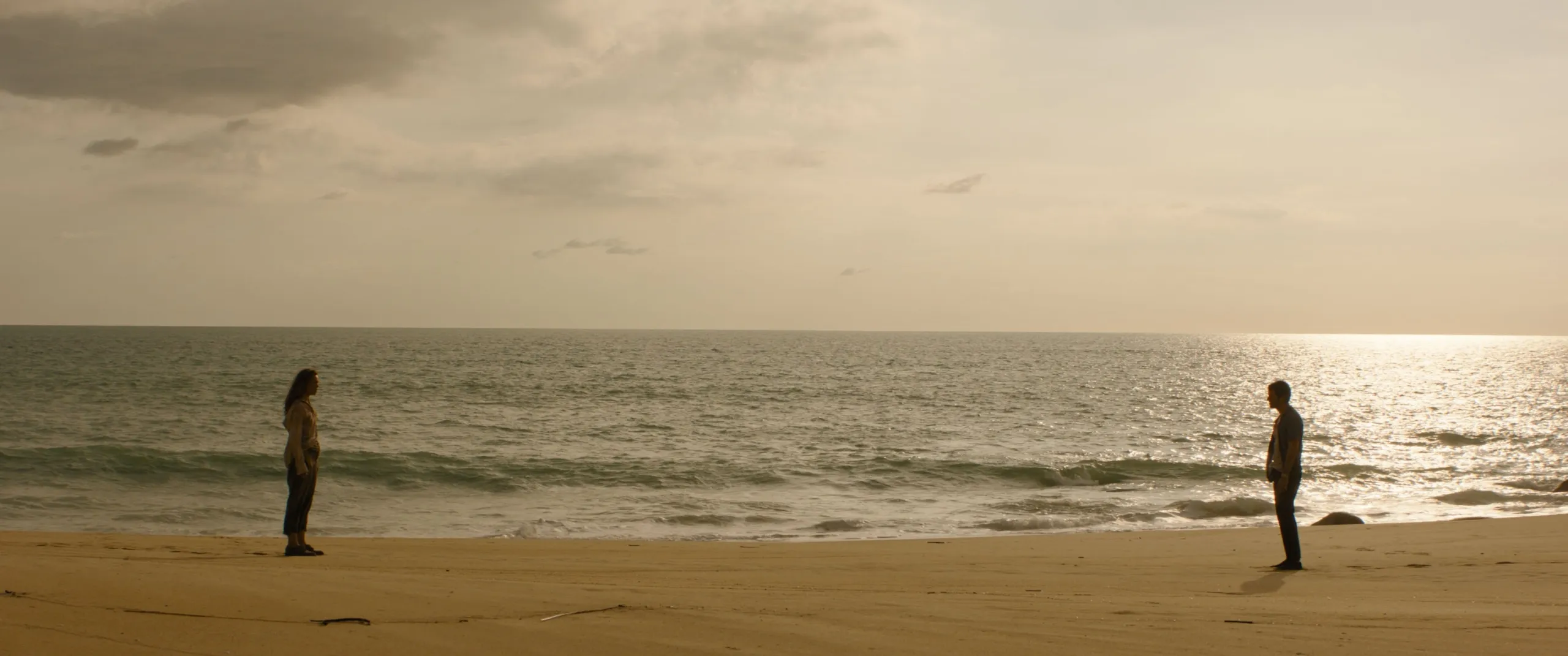 Send Help, Kehidupan di Pulau Terpencil