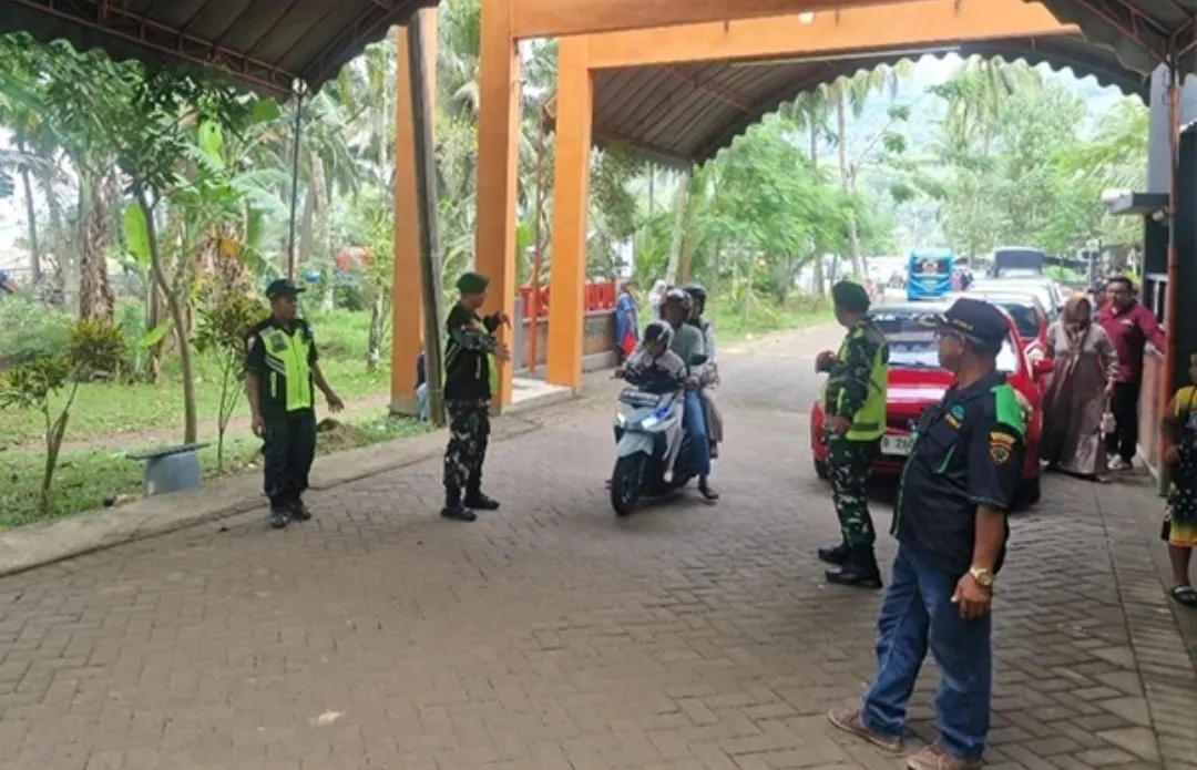 Libur Tahun Baru 2026, TNI-Polri Bersinergi Jaga Keamanan Wisata Pantai Prigi Trenggalek 1 Libur Tahun Baru 2026, TNI-Polri Bersinergi Jaga Keamanan Wisata Pantai Prigi Trenggalek