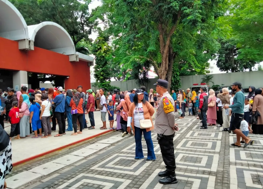 Awali Tahun 2026, Polres Tanjung Perak Tingkatkan Pengamanan di Kawasan Wisata Pantai.