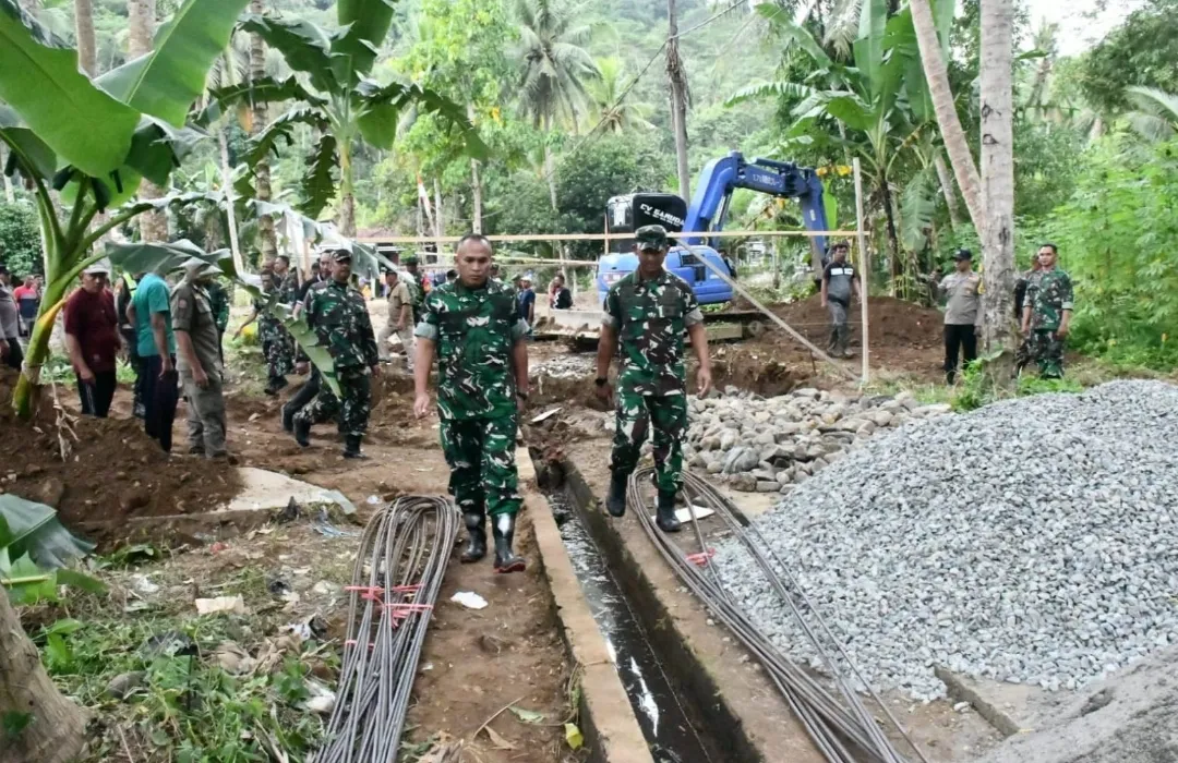 Danrem Untoro Tinjau Lokasi Pembangunan Jembatan Gantung di 3 Wilayah Jajarannya
