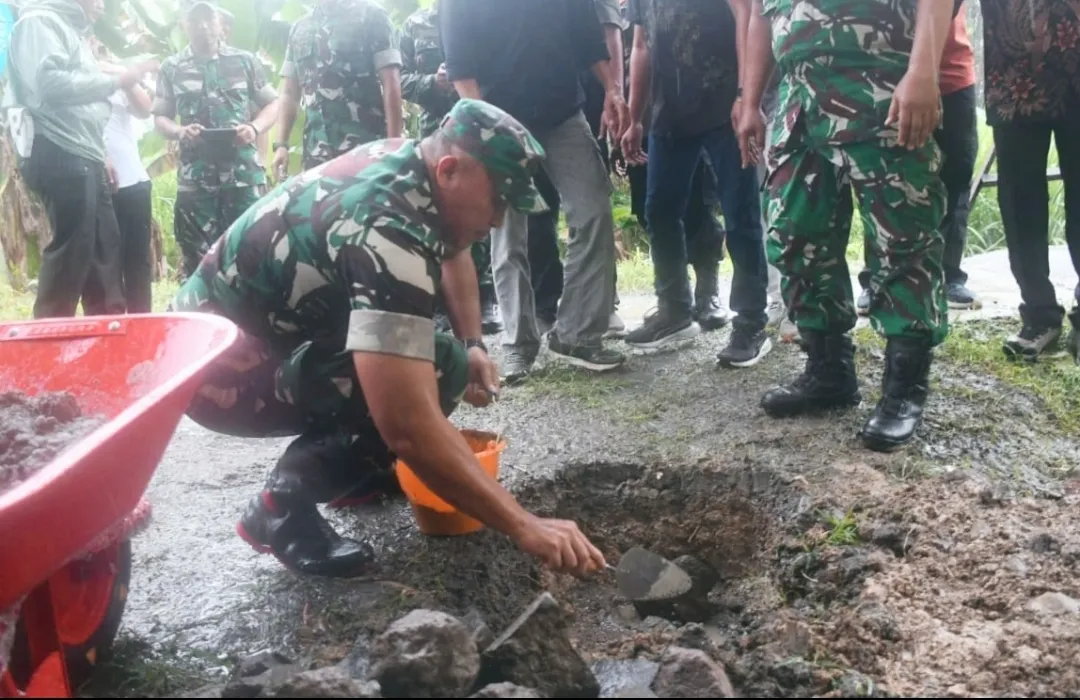 Danrem Untoro Tandai Dimulainya Pembangunan Jembatan Gantung Antar Kecamatan di Nganjuk 1 Danrem Untoro Tandai Dimulainya Pembangunan Jembatan Gantung Antar Kecamatan di Nganjuk