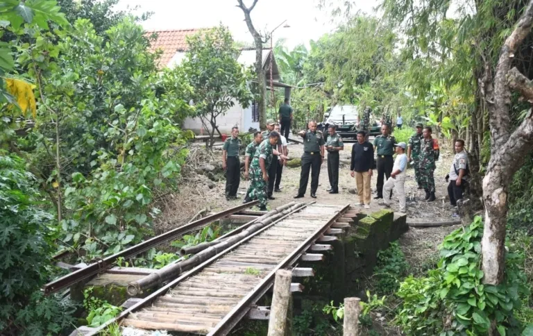 Danrem 081/Dsj Tinjau Rencana Pembangunan Dua Jembatan Strategis di Ngawi