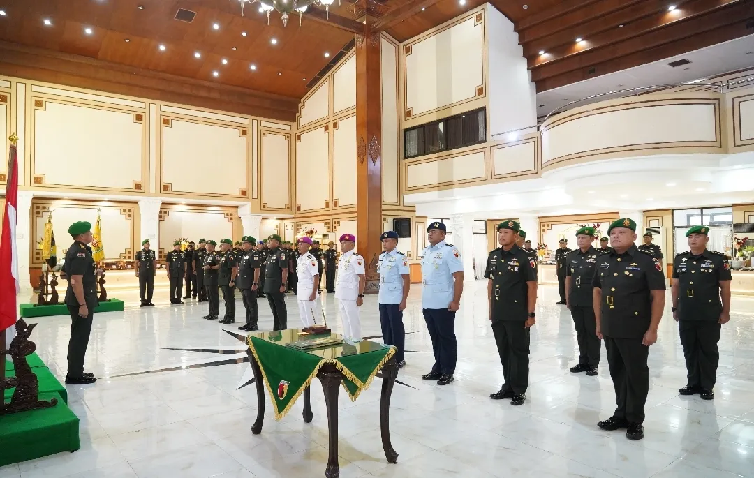Pangdam V/Brawijaya Pimpin Sertijab Danrindam dan Pejabat Golongan IV sebagai Wujud Regenerasi Kepemimpinan