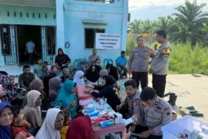 Polri Hadir Menyentuh dari Pintu ke Pintu: Layanan Kesehatan dan Home Visit Ringankan Derita Warga Terdampak Banjir Aceh Tamiang