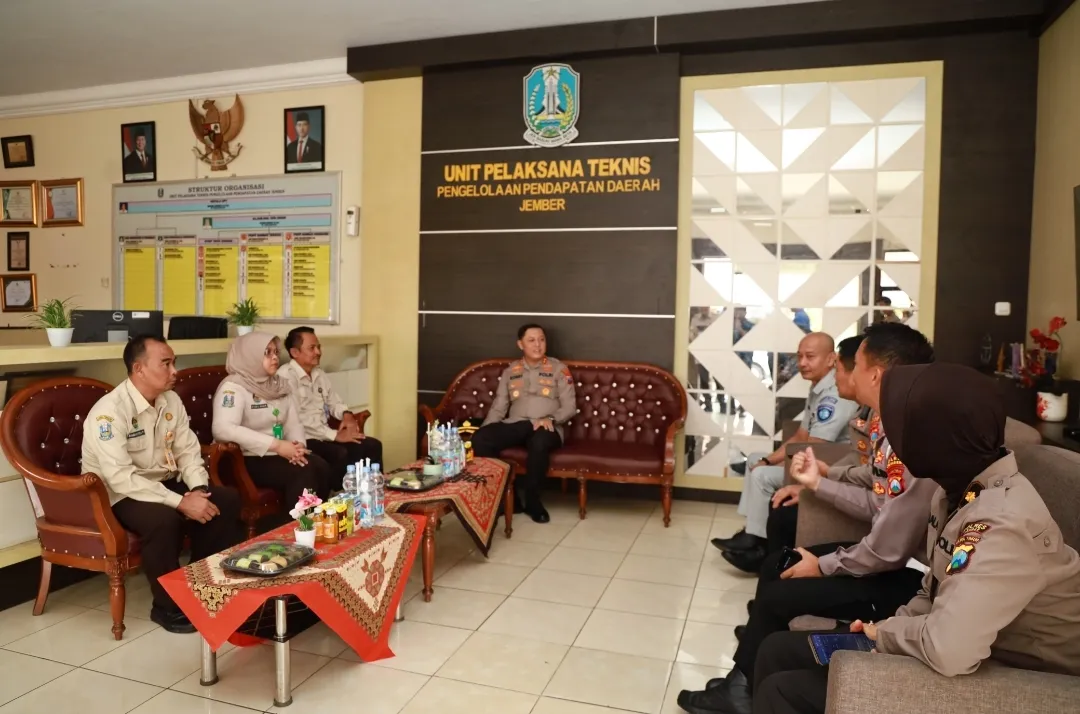 Kapolres Jember Kunjungi Kantor Samsat Pastikan Pelayanan Optimal