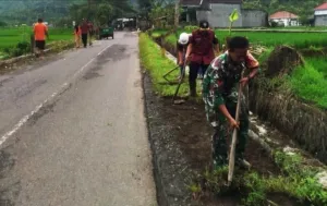 Di Pagi Berkabut, TNI-Polri dan Warga Dawuhan Bersatu Jaga Lingkungan