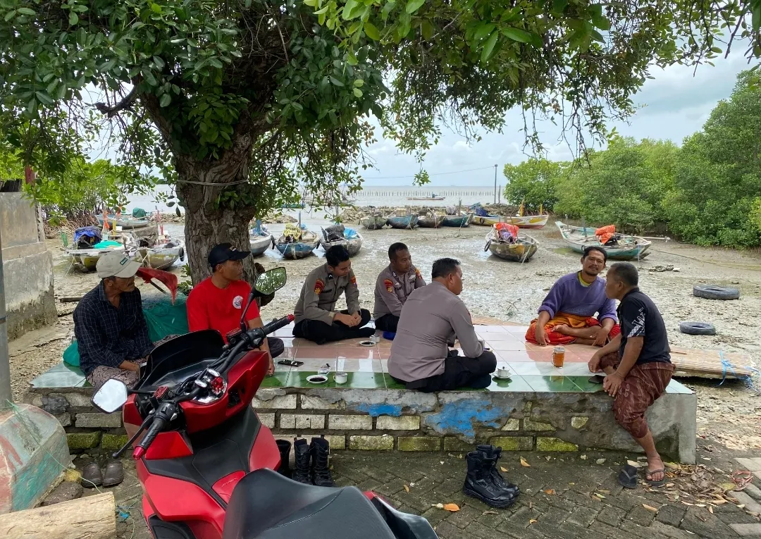 Satpolairud Polres Gresik Imbau Nelayan Utamakan Keselamatan Waspadai Cuaca Ekstrem