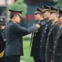 Kapolda Jatim Anugerahkan Tanda Kehormatan kepada Ribuan Personel