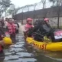 Polri Bergerak Tangani Banjir Cakung, Kerahkan 132 Personel, Perahu Taktis, Kendaraan 4×4, dan Dapur Lapangan Brimob