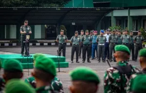 Pangdam V/Brawijaya Pimpin Upacara 17-an dan Berikan Penghargaan Prajurit Berprestasi 2025