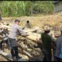 Polri Bersama Masyarakat Bangun Jembatan Darurat, Akses Tiga Kampung di Rusip Antara Kembali Terhubung