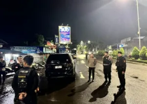 Pimpin Patroli Malam, Wakapolres Jember : Wujudkan Keamanan dan Kenyamanan Warga adalah Komitmen