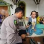 Polri “All Out” Evakuasi, Hadirkan Randurlap dan Patroli Kesehatan Door to Door untuk Korban Banjir Karawang