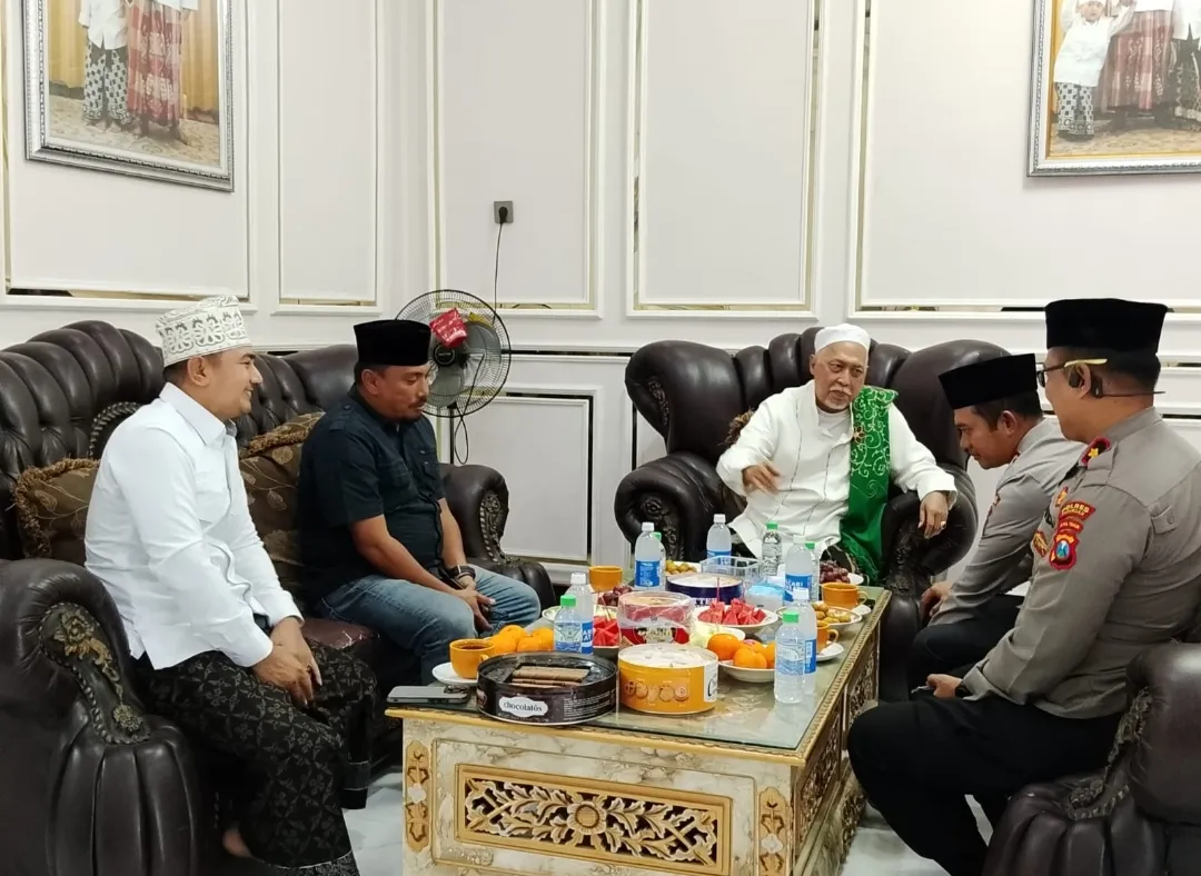 Kapolres Pasuruan Jalin Silaturahmi dengan Pengasuh Ponpes Sidogiri 1 Kapolres Pasuruan Jalin Silaturahmi dengan Pengasuh Ponpes Sidogiri