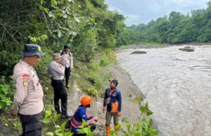 Polres Bondowoso Terjunkan Personel Pencarian Korban Hanyut di Sungai Sampeanbaru