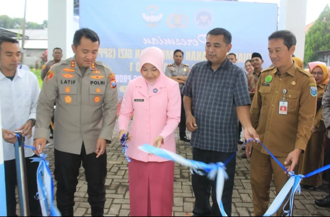 Polres Probolinggo Wujudkan Generasi Sehat Resmikan Dapur SPPG 1 Polres Probolinggo Wujudkan Generasi Sehat Resmikan Dapur SPPG