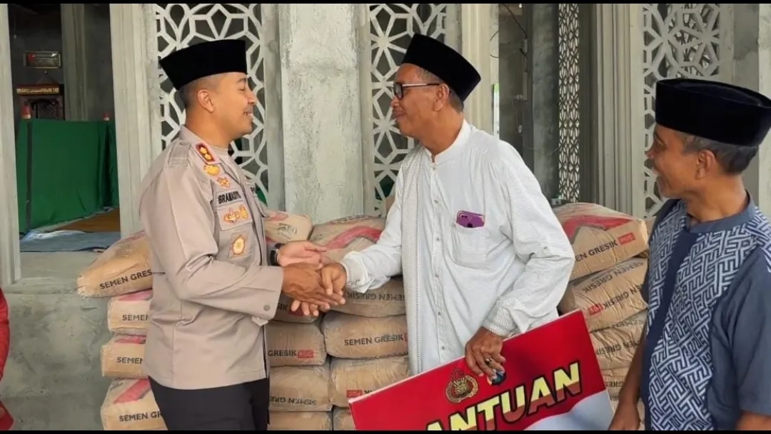 Polri Peduli : Polres Kediri Salurkan Bantuan Untuk Pembangunan Masjid An Nur Al Utsmani 1 Polri Peduli : Polres Kediri Salurkan Bantuan Untuk Pembangunan Masjid An Nur Al Utsmani