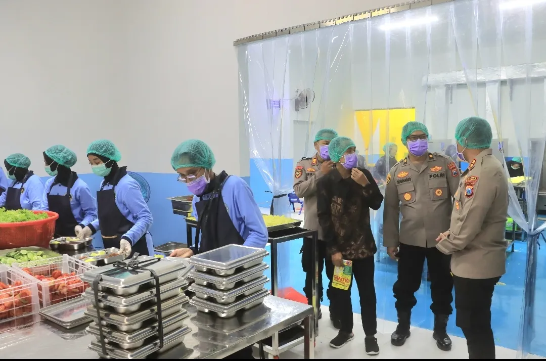SPPG Polres Probolinggo Siap Layani 2.317 Penerima Manfaat Program MBG 1 SPPG Polres Probolinggo Siap Layani 2.317 Penerima Manfaat Program MBG