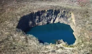 Fenomena Sinkhole ,Sumatera Barat, Misteri Air Jernih