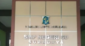 BPBD dan Puskesmas Turun Tangan Tangani Plafon Ambruk di SMPN 60 Surabaya